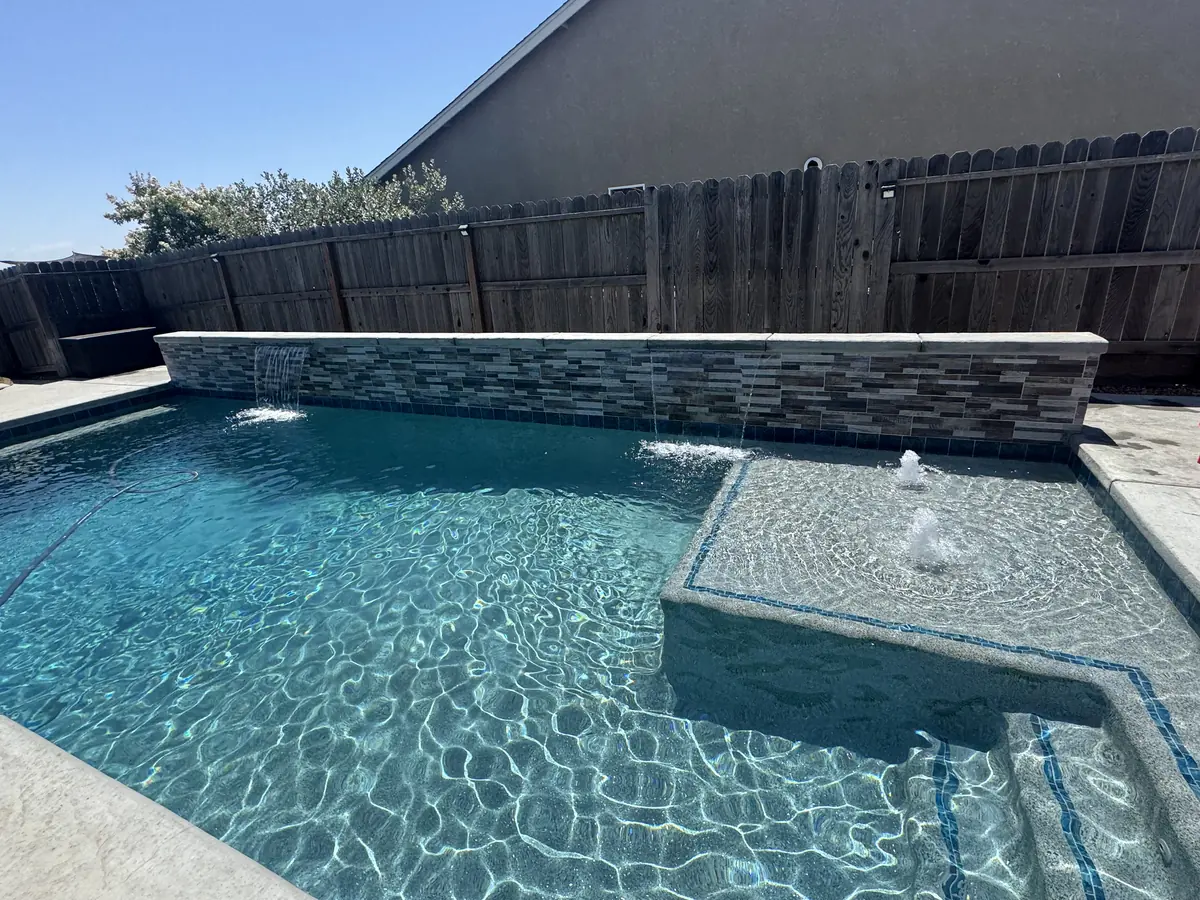 Pool Construction detail β Pool raised spa glass tile spillway by Pinnacle Pools and Landscape, Sacramento CA
